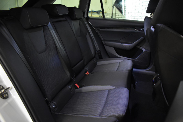 Škoda Octavia Combi TSI iV PHEV 204PK DSG HYBRID BUSINESS NAVI/CARPLAY/PDC