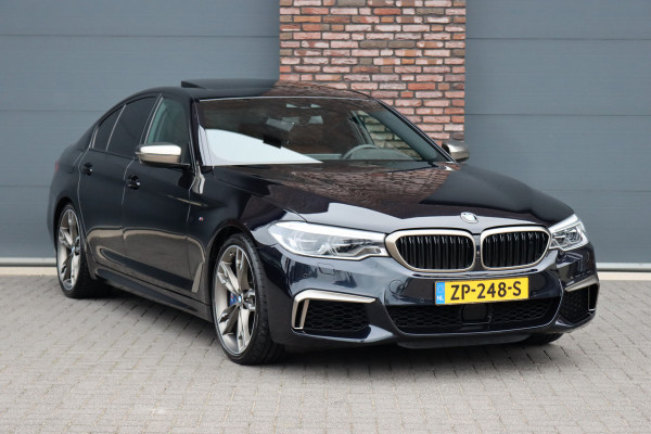 BMW 5 Serie M550d xDrive High Executive | Schuifdak | Bowers&Wilkins | ACC | Trekhaak | Entertainment Achter | Parfumering | Stoelventilatie | HUD | Massage | Standverwarming | Zonnerollo's | Display Key | Aerodynamicapakket |