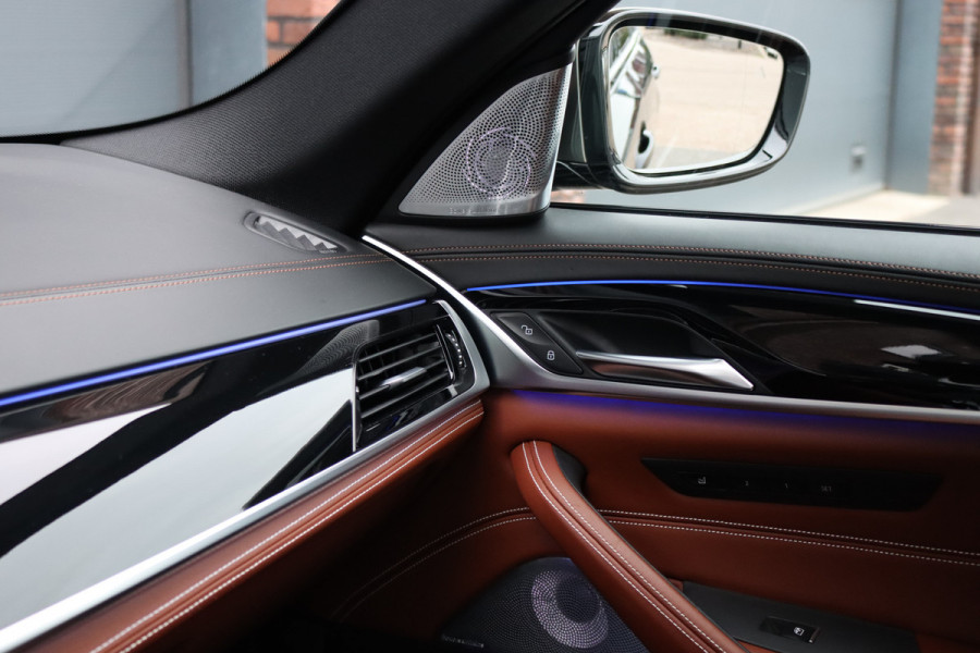 BMW 5 Serie M550d xDrive High Executive | Schuifdak | Bowers&Wilkins | ACC | Trekhaak | Entertainment Achter | Parfumering | Stoelventilatie | HUD | Massage | Standverwarming | Zonnerollo's | Display Key | Aerodynamicapakket |