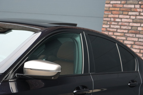 BMW 5 Serie M550d xDrive High Executive | Schuifdak | Bowers&Wilkins | ACC | Trekhaak | Entertainment Achter | Parfumering | Stoelventilatie | HUD | Massage | Standverwarming | Zonnerollo's | Display Key | Aerodynamicapakket |