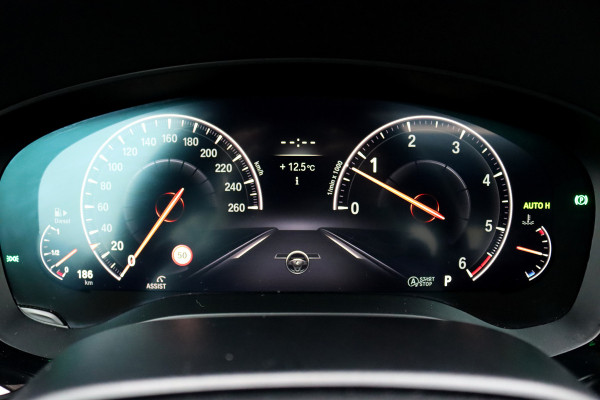 BMW 5 Serie M550d xDrive High Executive | Schuifdak | Bowers&Wilkins | ACC | Trekhaak | Entertainment Achter | Parfumering | Stoelventilatie | HUD | Massage | Standverwarming | Zonnerollo's | Display Key | Aerodynamicapakket |