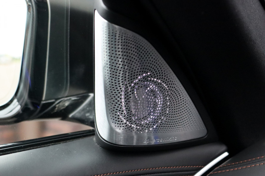 BMW 5 Serie M550d xDrive High Executive | Schuifdak | Bowers&Wilkins | ACC | Trekhaak | Entertainment Achter | Parfumering | Stoelventilatie | HUD | Massage | Standverwarming | Zonnerollo's | Display Key | Aerodynamicapakket |