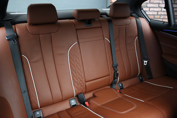 BMW 5 Serie M550d xDrive High Executive | Schuifdak | Bowers&Wilkins | ACC | Trekhaak | Entertainment Achter | Parfumering | Stoelventilatie | HUD | Massage | Standverwarming | Zonnerollo's | Display Key | Aerodynamicapakket |