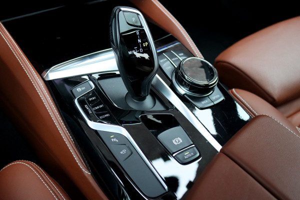 BMW 5 Serie M550d xDrive High Executive | Schuifdak | Bowers&Wilkins | ACC | Trekhaak | Entertainment Achter | Parfumering | Stoelventilatie | HUD | Massage | Standverwarming | Zonnerollo's | Display Key | Aerodynamicapakket |