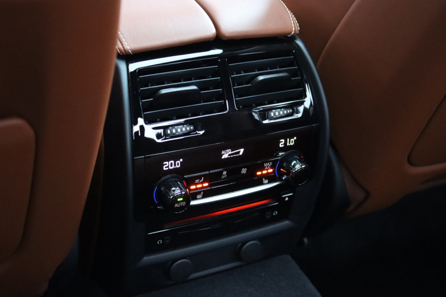 BMW 5 Serie M550d xDrive High Executive | Schuifdak | Bowers&Wilkins | ACC | Trekhaak | Entertainment Achter | Parfumering | Stoelventilatie | HUD | Massage | Standverwarming | Zonnerollo's | Display Key | Aerodynamicapakket |
