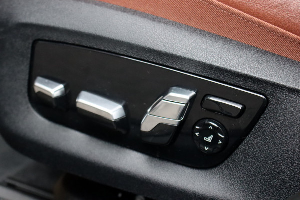 BMW 5 Serie M550d xDrive High Executive | Schuifdak | Bowers&Wilkins | ACC | Trekhaak | Entertainment Achter | Parfumering | Stoelventilatie | HUD | Massage | Standverwarming | Zonnerollo's | Display Key | Aerodynamicapakket |