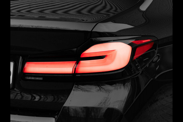 BMW 5 Serie 530e M-Sport - Individual ''Crystal Casserit Black'' - Dak - Head-Up