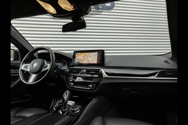 BMW 5 Serie 530e M-Sport - Individual ''Crystal Casserit Black'' - Dak - Head-Up