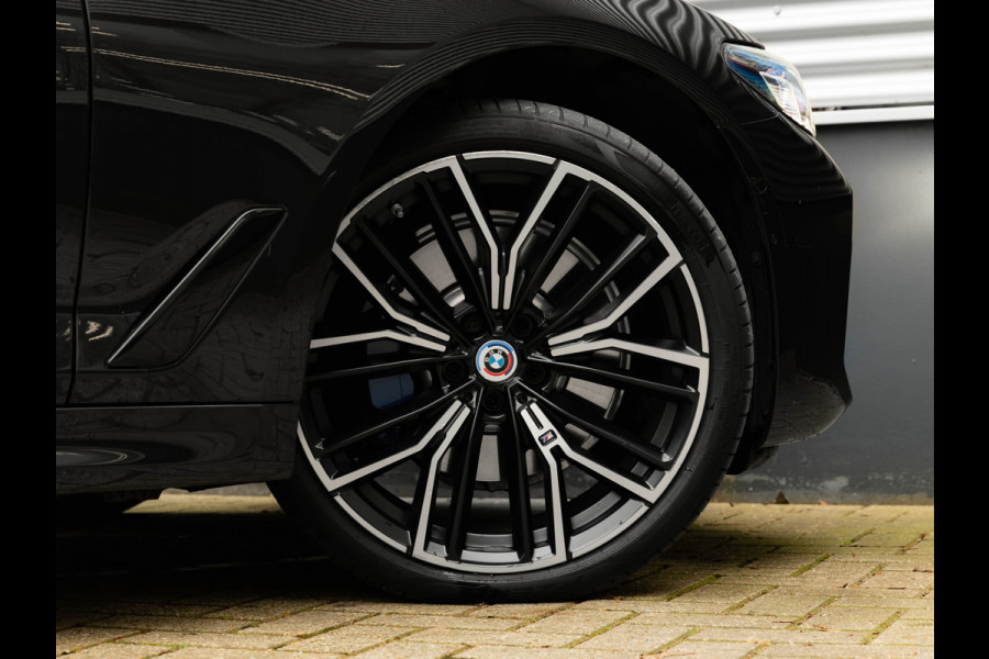 BMW 5 Serie 530e M-Sport - Individual ''Crystal Casserit Black'' - Dak - Head-Up