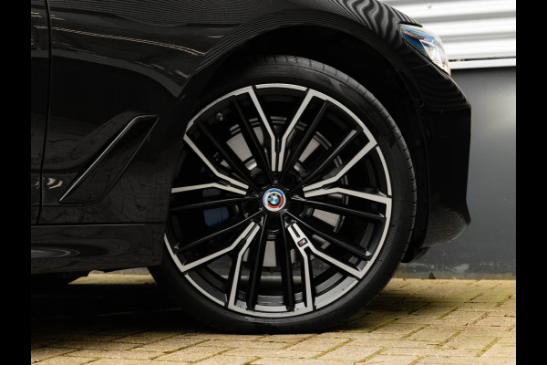 BMW 5 Serie 530e M-Sport - Individual ''Crystal Casserit Black'' - Dak - Head-Up
