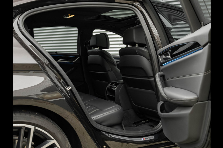 BMW 5 Serie 530e M-Sport - Individual ''Crystal Casserit Black'' - Dak - Head-Up