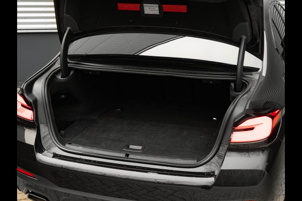 BMW 5 Serie 530e M-Sport - Individual ''Crystal Casserit Black'' - Dak - Head-Up