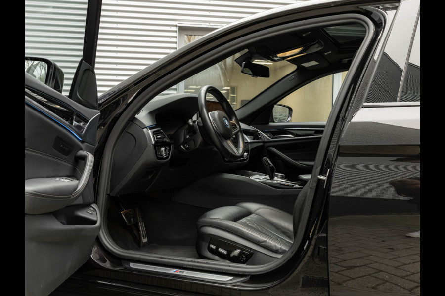 BMW 5 Serie 530e M-Sport - Individual ''Crystal Casserit Black'' - Dak - Head-Up