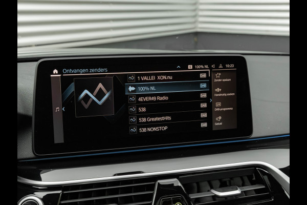 BMW 5 Serie 530e M-Sport - Individual ''Crystal Casserit Black'' - Dak - Head-Up