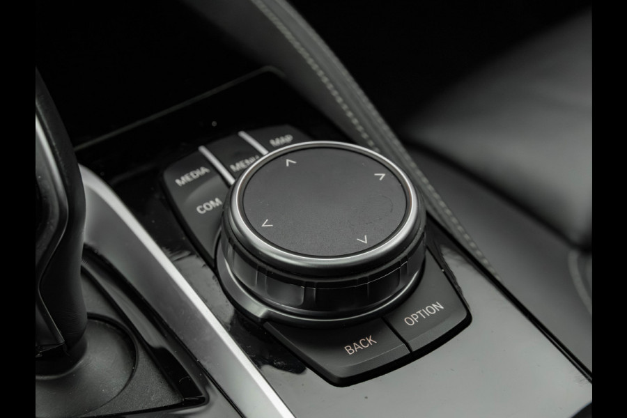 BMW 5 Serie 530e M-Sport - Individual ''Crystal Casserit Black'' - Dak - Head-Up