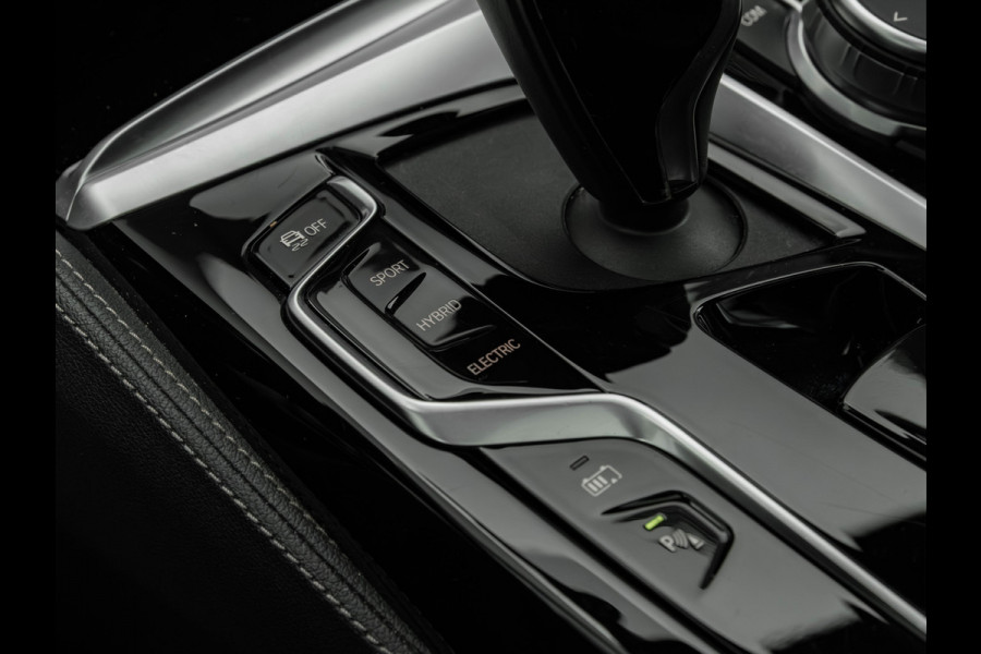 BMW 5 Serie 530e M-Sport - Individual ''Crystal Casserit Black'' - Dak - Head-Up