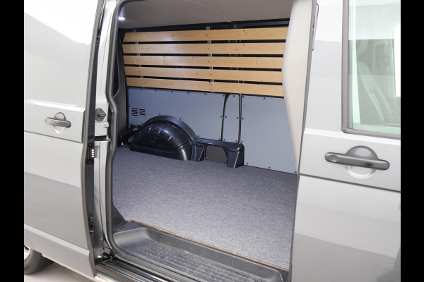 Volkswagen Transporter 2.0 TDI L2H1 + LEDER | TREKHAAK | CAMERA | APPLE CARPLAY | L.M. VELGEN