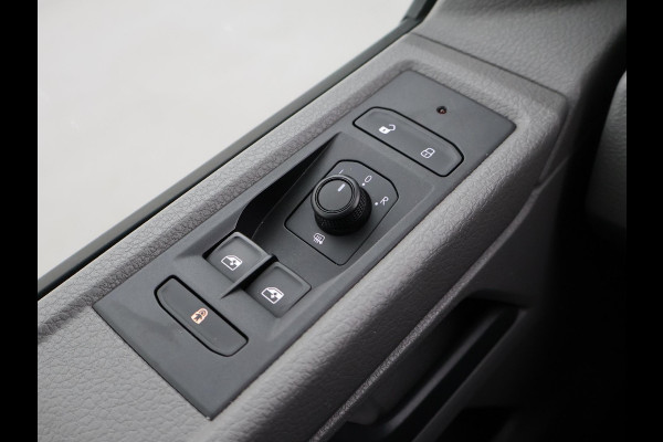 Volkswagen Transporter 2.0 TDI L2H1 + LEDER | TREKHAAK | CAMERA | APPLE CARPLAY | L.M. VELGEN