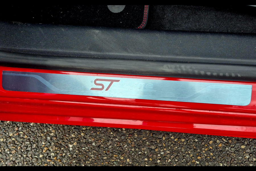 Ford Focus 1.0 EcoBoost Hybrid ST Line . Camera . Navigatie