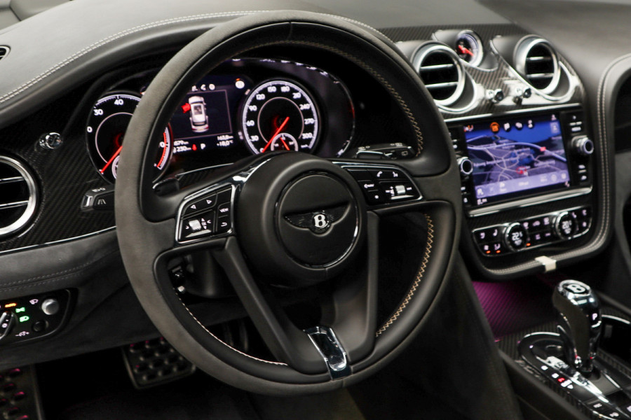 Bentley Bentayga 6.0 W12 Speed HUD Massage Panodak Leer ACC Keyless 360 Camera Elektr. achterklep Luchtvering Alcantara hemelbekleding Elektr. verstelbare stoelen voor en achter met memory Navi PDC Naim Soundsystem LM velg