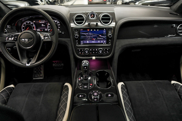 Bentley Bentayga 6.0 W12 Speed HUD Massage Panodak Leer ACC Keyless 360 Camera Elektr. achterklep Luchtvering Alcantara hemelbekleding Elektr. verstelbare stoelen voor en achter met memory Navi PDC Naim Soundsystem LM velg