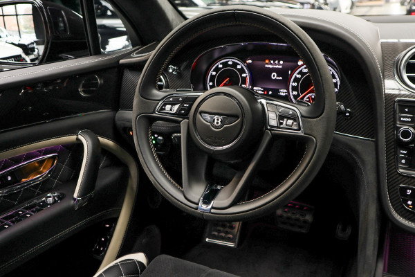 Bentley Bentayga 6.0 W12 Speed HUD Massage Panodak Leer ACC Keyless 360 Camera Elektr. achterklep Luchtvering Alcantara hemelbekleding Elektr. verstelbare stoelen voor en achter met memory Navi PDC Naim Soundsystem LM velg
