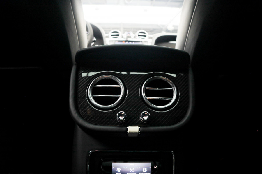 Bentley Bentayga 6.0 W12 Speed HUD Massage Panodak Leer ACC Keyless 360 Camera Elektr. achterklep Luchtvering Alcantara hemelbekleding Elektr. verstelbare stoelen voor en achter met memory Navi PDC Naim Soundsystem LM velg