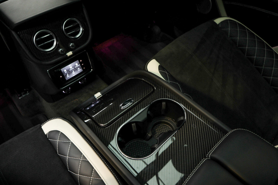 Bentley Bentayga 6.0 W12 Speed HUD Massage Panodak Leer ACC Keyless 360 Camera Elektr. achterklep Luchtvering Alcantara hemelbekleding Elektr. verstelbare stoelen voor en achter met memory Navi PDC Naim Soundsystem LM velg