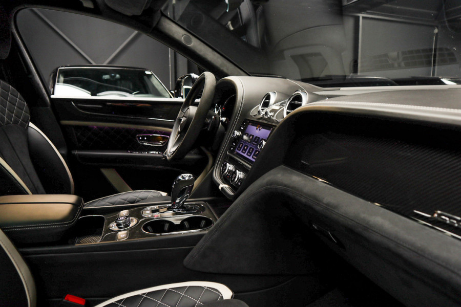 Bentley Bentayga 6.0 W12 Speed HUD Massage Panodak Leer ACC Keyless 360 Camera Elektr. achterklep Luchtvering Alcantara hemelbekleding Elektr. verstelbare stoelen voor en achter met memory Navi PDC Naim Soundsystem LM velg