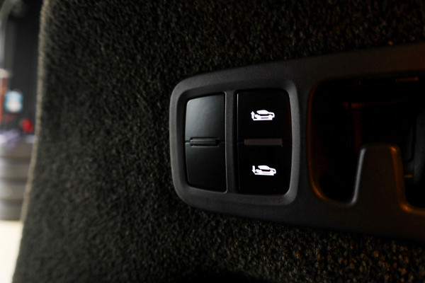 Bentley Bentayga 6.0 W12 Speed HUD Massage Panodak Leer ACC Keyless 360 Camera Elektr. achterklep Luchtvering Alcantara hemelbekleding Elektr. verstelbare stoelen voor en achter met memory Navi PDC Naim Soundsystem LM velg