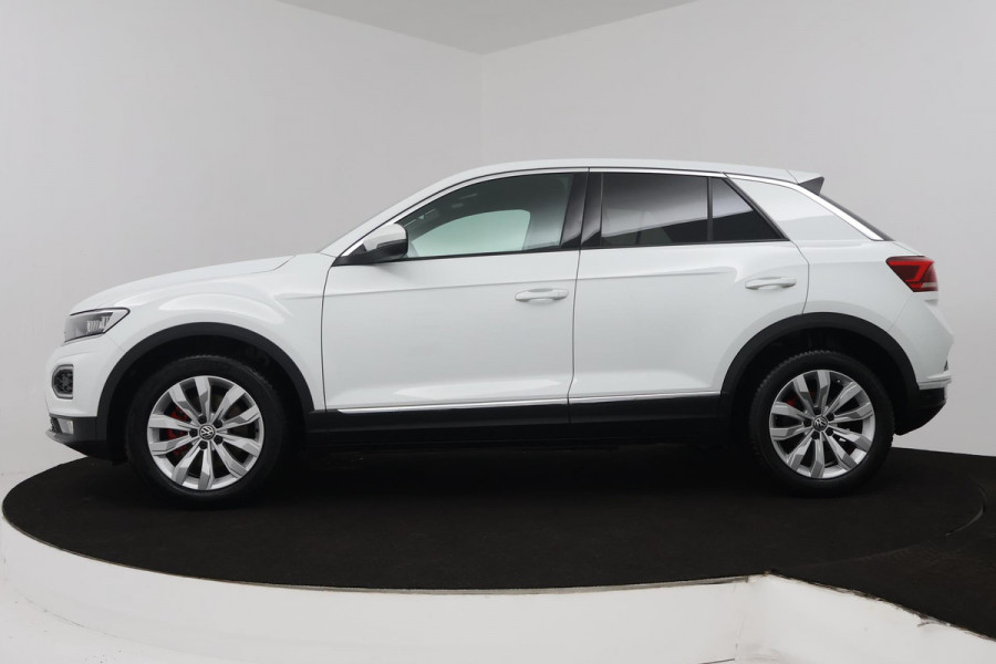 Volkswagen T-Roc 1.5 TSI Sport Automaat (NAVI, TREKHAAK, STOELVERWARMING, CAMERA, LED)