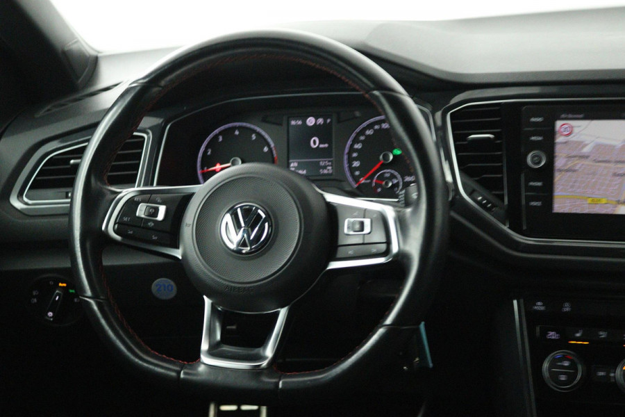 Volkswagen T-Roc 1.5 TSI Sport Automaat (NAVI, TREKHAAK, STOELVERWARMING, CAMERA, LED)