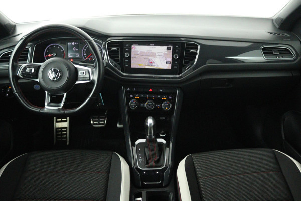 Volkswagen T-Roc 1.5 TSI Sport Automaat (NAVI, TREKHAAK, STOELVERWARMING, CAMERA, LED)