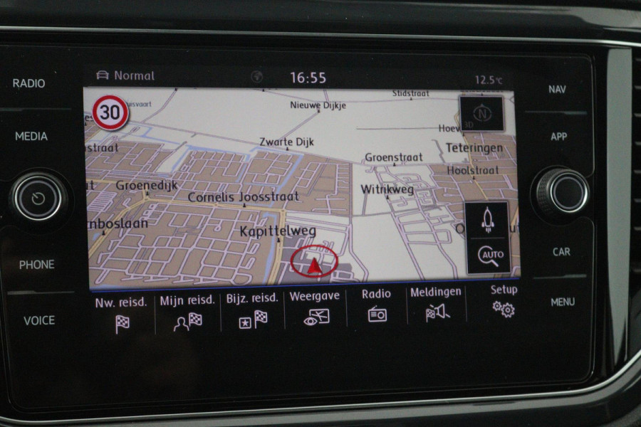 Volkswagen T-Roc 1.5 TSI Sport Automaat (NAVI, TREKHAAK, STOELVERWARMING, CAMERA, LED)