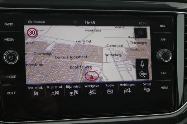 Volkswagen T-Roc 1.5 TSI Sport Automaat (NAVI, TREKHAAK, STOELVERWARMING, CAMERA, LED)