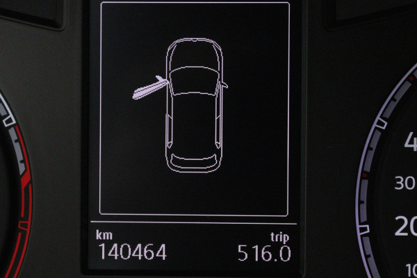 Volkswagen T-Roc 1.5 TSI Sport Automaat (NAVI, TREKHAAK, STOELVERWARMING, CAMERA, LED)