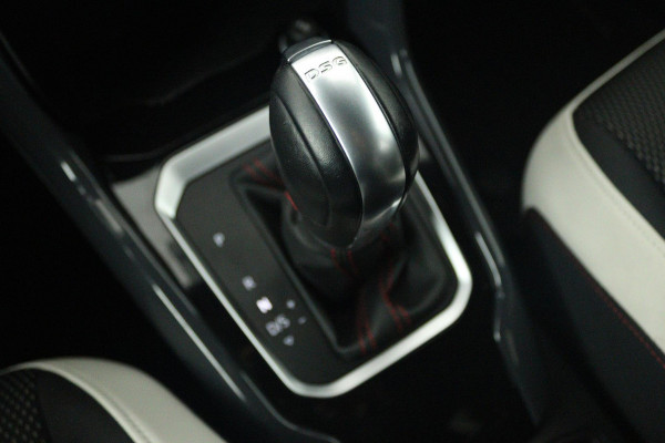 Volkswagen T-Roc 1.5 TSI Sport Automaat (NAVI, TREKHAAK, STOELVERWARMING, CAMERA, LED)
