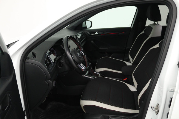 Volkswagen T-Roc 1.5 TSI Sport Automaat (NAVI, TREKHAAK, STOELVERWARMING, CAMERA, LED)