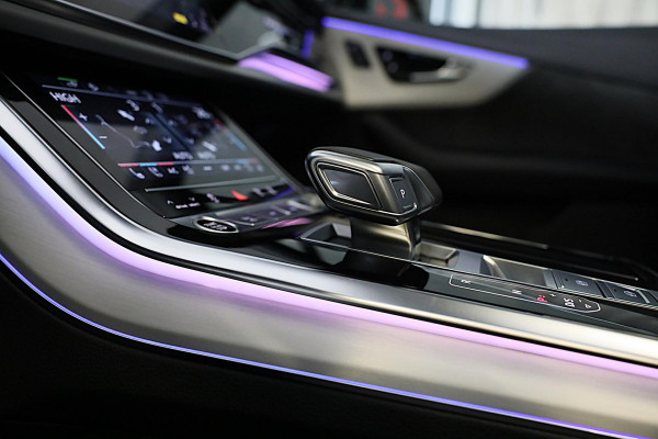 Audi Q7 55 TFSI e Quattro SQ7 Look / Head Up / RS Zetels / Leder / Memory / Acc / F1 / Lane Assist / Massage / Open Pano / 23 Inch
