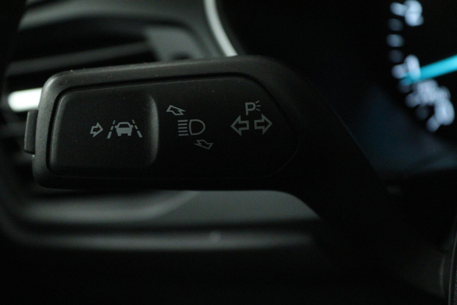 Ford Focus 1.0 EcoBoost Hybrid Edition Business (NAVIGATIE, CAMERA, PARKEERSENSOREN, 1e EIGENAAR, GOED ONDERHOUDEN)