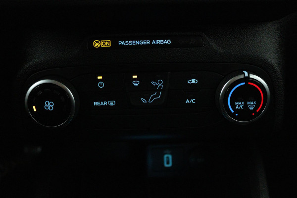 Ford Focus 1.0 EcoBoost Hybrid Edition Business (NAVIGATIE, CAMERA, PARKEERSENSOREN, 1e EIGENAAR, GOED ONDERHOUDEN)