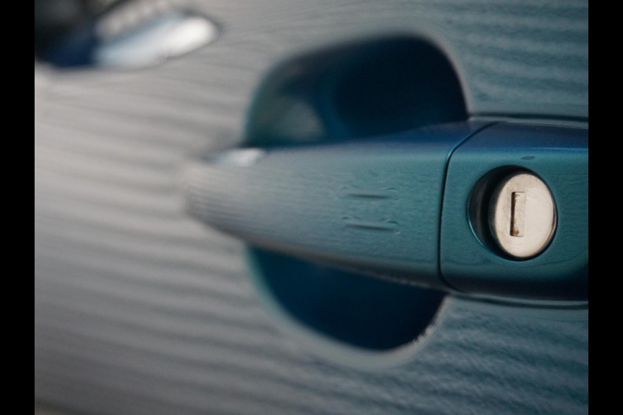 Peugeot 2008 1.2 Hybrid 136 GT Alcantara pakket