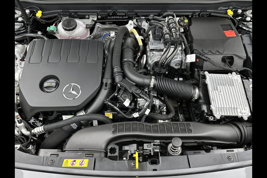 Mercedes-Benz CLA-Klasse Shooting Brake 250 e Star Edition AMG Line | Nightpakket | KEYLESS-GO | Parkeerpakket met achteruitrijcamera | 	EASY PACK achterklep | Dodehoekassistent | MULTIBEAM LED | Distronic | Sfeerverlichting | Verwarmde stoelen vooraan |