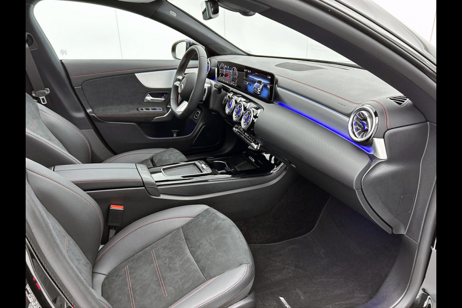 Mercedes-Benz CLA-Klasse Shooting Brake 250 e Star Edition AMG Line | Nightpakket | KEYLESS-GO | Parkeerpakket met achteruitrijcamera | 	EASY PACK achterklep | Dodehoekassistent | MULTIBEAM LED | Distronic | Sfeerverlichting | Verwarmde stoelen vooraan |
