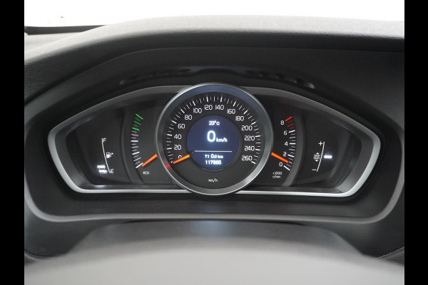 Volvo V40 2.0T Momentum Dual-Ecc Pdc 16" Licht-Regensensor Cruise Bluetooth Autonomous Emergency Braking Brake Assist System Privacy Glas Isofix  1500kg Trekvermogen! hoofdsteunen anti-whiplash Bots herkenning systeem EURO6