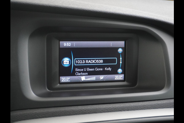 Volvo V40 2.0T Momentum Dual-Ecc Pdc 16" Licht-Regensensor Cruise Bluetooth Autonomous Emergency Braking Brake Assist System Privacy Glas Isofix  1500kg Trekvermogen! hoofdsteunen anti-whiplash Bots herkenning systeem EURO6