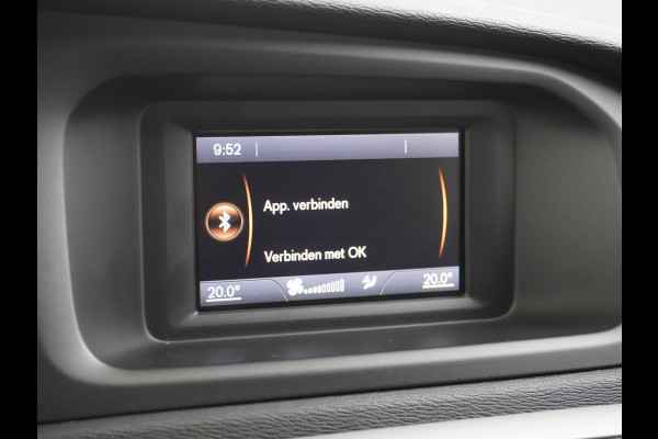 Volvo V40 2.0T Momentum Dual-Ecc Pdc 16" Licht-Regensensor Cruise Bluetooth Autonomous Emergency Braking Brake Assist System Privacy Glas Isofix  1500kg Trekvermogen! hoofdsteunen anti-whiplash Bots herkenning systeem EURO6