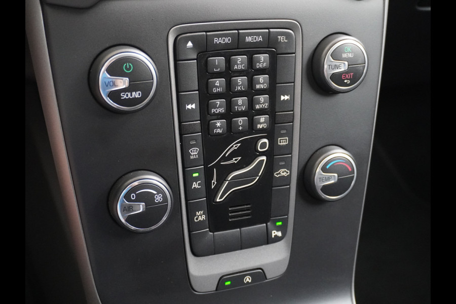 Volvo V40 2.0T Momentum Dual-Ecc Pdc 16" Licht-Regensensor Cruise Bluetooth Autonomous Emergency Braking Brake Assist System Privacy Glas Isofix  1500kg Trekvermogen! hoofdsteunen anti-whiplash Bots herkenning systeem EURO6