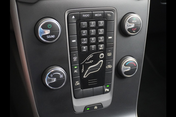 Volvo V40 2.0T Momentum Dual-Ecc Pdc 16" Licht-Regensensor Cruise Bluetooth Autonomous Emergency Braking Brake Assist System Privacy Glas Isofix  1500kg Trekvermogen! hoofdsteunen anti-whiplash Bots herkenning systeem EURO6