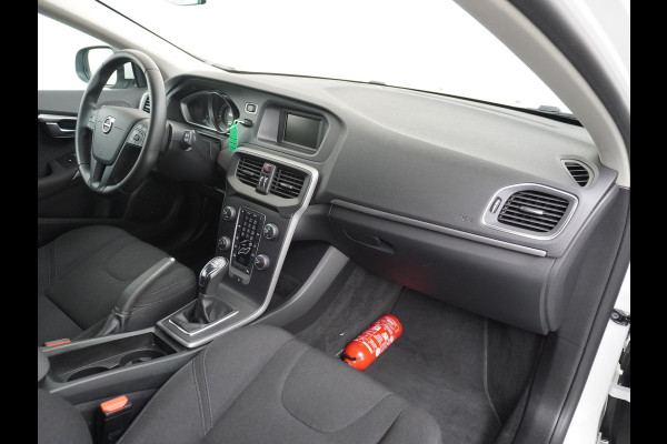 Volvo V40 2.0T Momentum Dual-Ecc Pdc 16" Licht-Regensensor Cruise Bluetooth Autonomous Emergency Braking Brake Assist System Privacy Glas Isofix  1500kg Trekvermogen! hoofdsteunen anti-whiplash Bots herkenning systeem EURO6